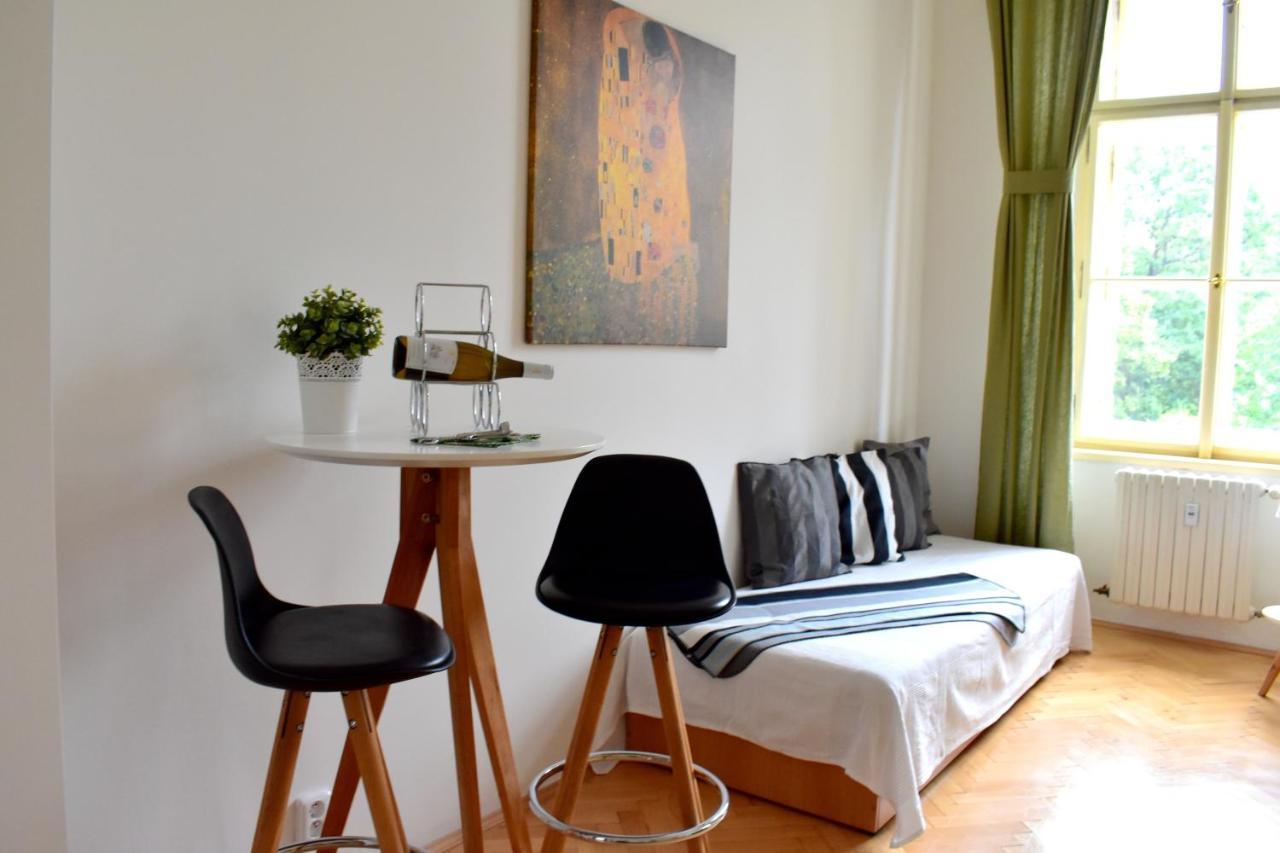 Wellness Apartments Florenc Prag Exteriör bild