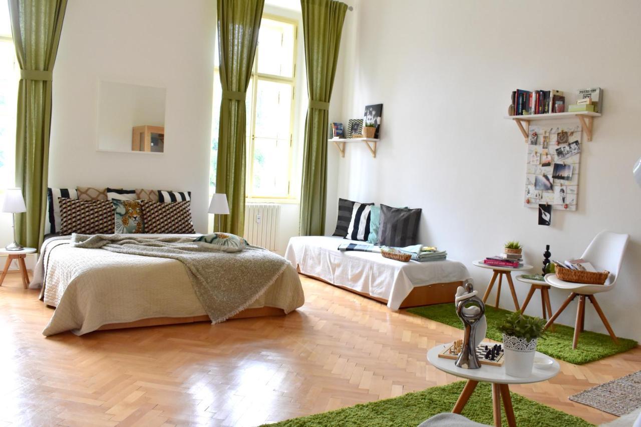 Wellness Apartments Florenc Prag Exteriör bild