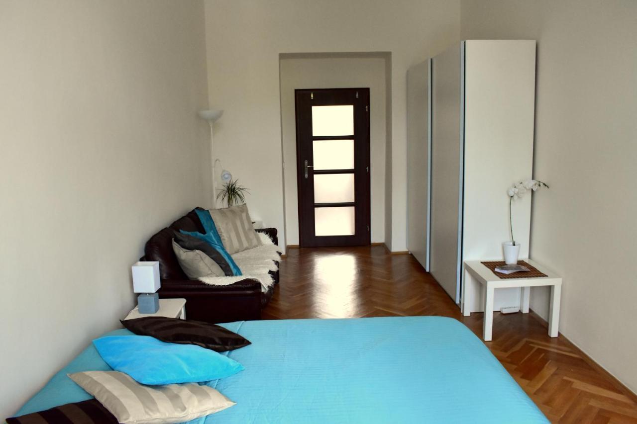 Wellness Apartments Florenc Prag Exteriör bild